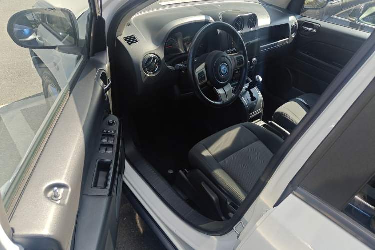 Used Jeep Compass 2012 2.0L two-wheel drive sport version