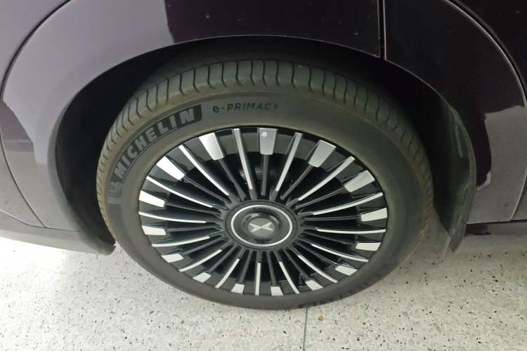 Used XPeng X9 2026 Model—Range-Extended Version 1602 Ultra Right Rear Wheel Hub