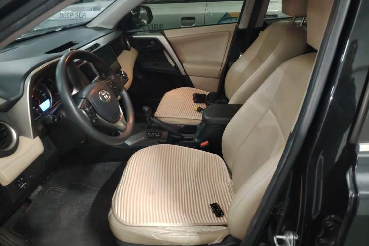 Used Toyota RAV4 2015 2.0L CVT Two-Wheel Drive Fashion Edition
