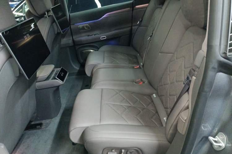 Used Nio ET7 2024 75 kWh Executive Signature Edition Left Rear Seat