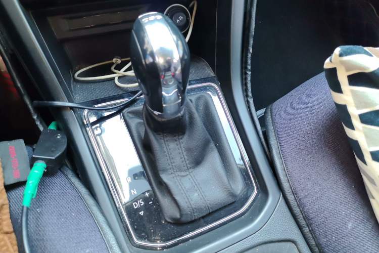 Used Volkswagen Touran 2016 Volkswagen Touran L 280TSI DSG Comfort Edition Gear Lever