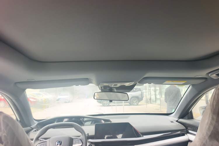 Used Changan UNI-V iDD 2024 Blue Whale Smart Electric iDD 136km Luxury Model