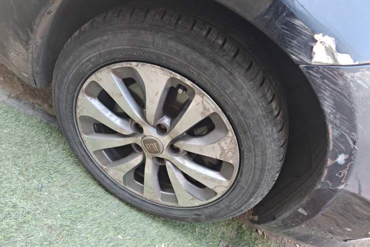Used Fiat Viaggio 2012 1.4T Automatic Enjoyment Edition Right Front Wheel Hub