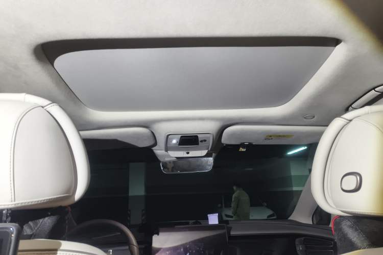 Used Denza D9 2022 EV 600 Four-Wheel Drive Flagship Model
