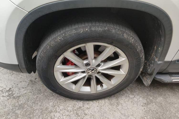 Used Volkswagen Tiguan 2015 1.8TSI Automatic Two-Wheel Drive Comfort Edition Left Front Wheel Hub