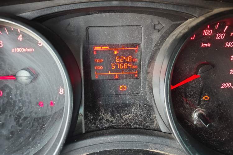 Used Wuling Hongguang 2019 1.5L S Basic Window-Sealed Vehicle China VI LAR Odometer Close Up