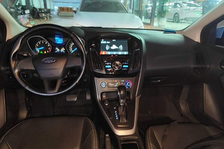 Used Ford Focus 2017 Hatchback 1.6L Automatic Comfort Plus SmartDrive Edition Center Console