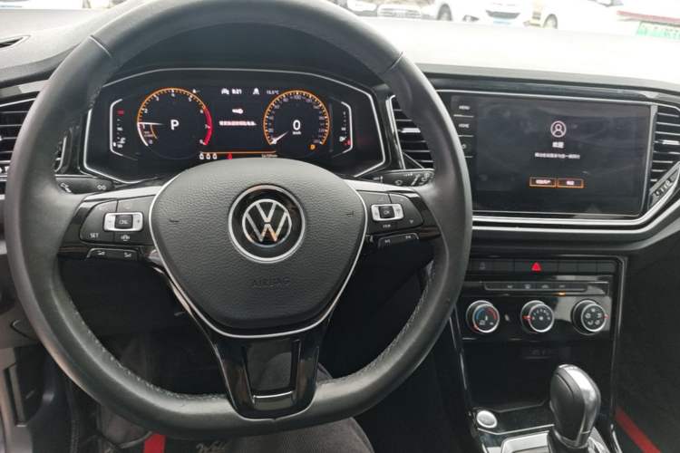 Used Volkswagen T-ROC 2021 280TSI DSG Two-Wheel Drive Comfort Connect Edition Center Console