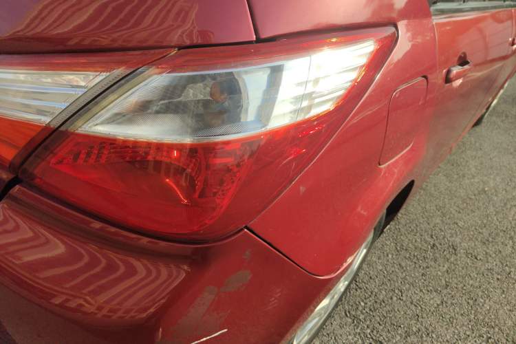 Used Venucia R50 2014 1.6L Automatic Splendid Edition