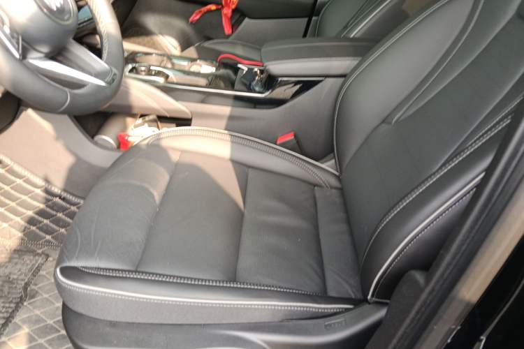 Used Buick Envision 2025 Encore Plus 28T Two-Wheel-Drive Platinum Edition
