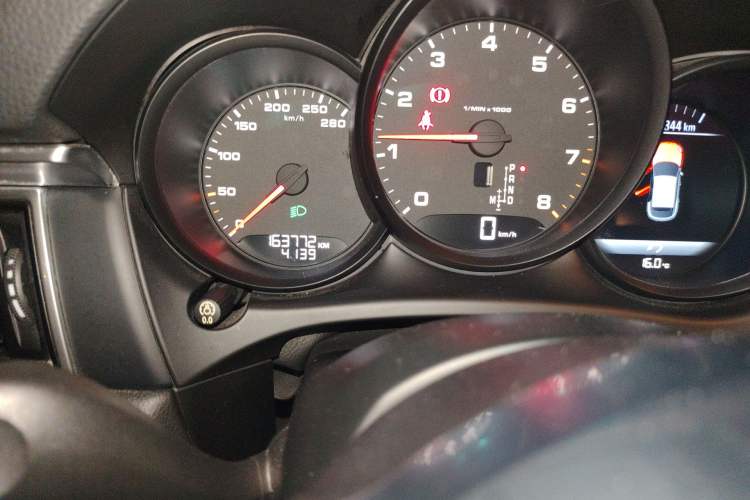 Used Porsche Macan 2016 Macan 2.0T Odometer Close Up