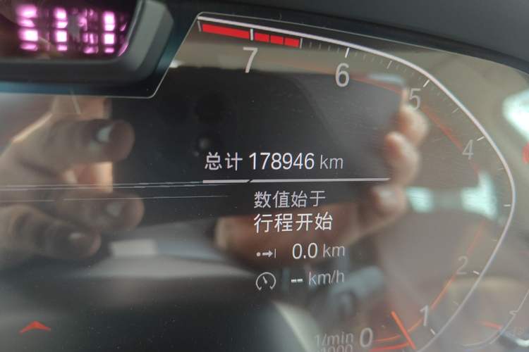 Used BMW X5 2021 xDrive40i Luxury Model with M Sport Package Odometer Close Up