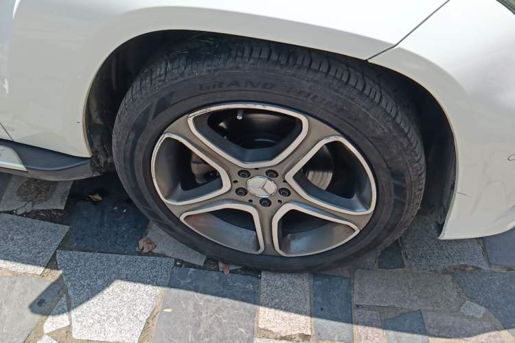 Used Mercedes-Benz GLK-Class 2015 GLK 300 4MATIC Fashion Edition Ultimate Version Right Front Wheel Hub