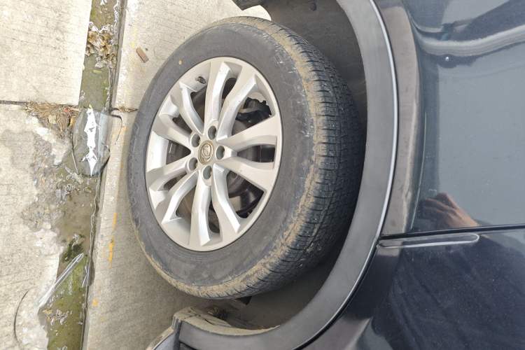 Used Dongfeng Aeolus AX7 2015 2.0L Automatic Zhiyi Trim
