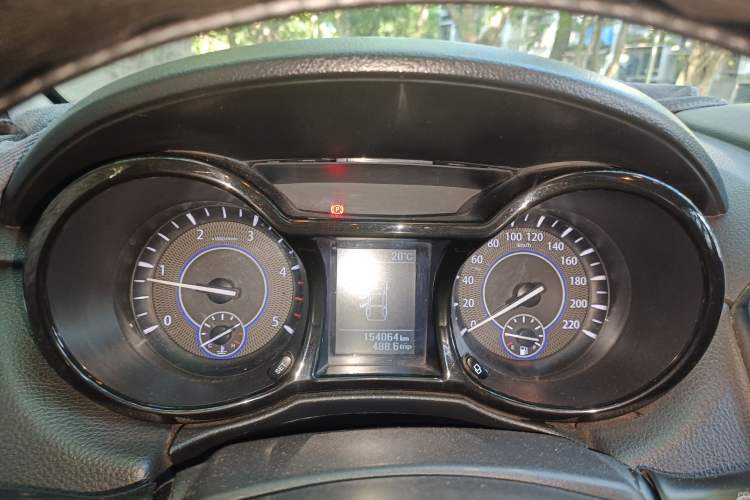 Used JMC Yuhu 3 2018 2.5T Diesel Two-Wheel Drive Advanced Version with Long Wheelbase
