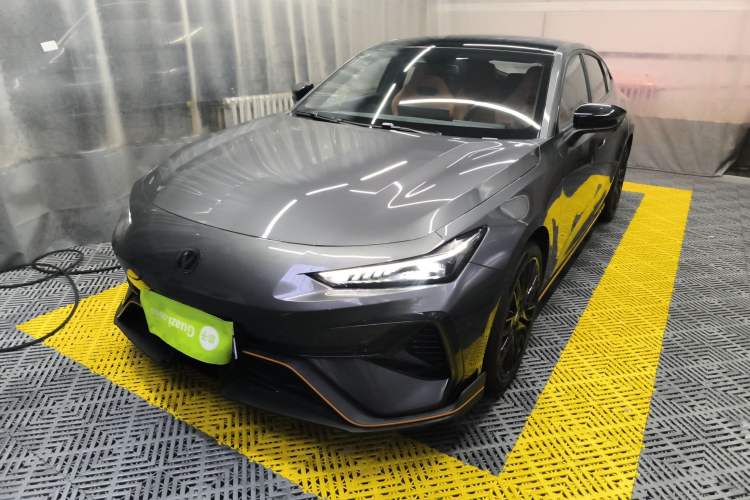 Used Changan UNI-V 2025 Model Third-Generation 2.0T Dynamic Edition