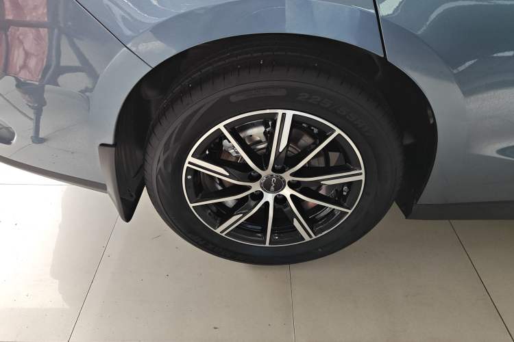 Used BYD Seal 06 New Energy 2024 DM-i 80KM Prestige Model Right Rear Wheel Hub