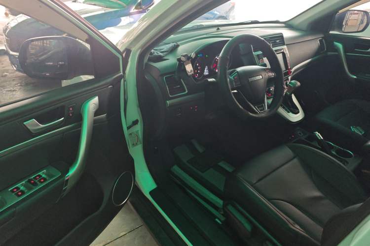 Used Haval M6 2019 1.5T DCT Two-Wheel Drive Elite Version China VI Standard Driver Seat