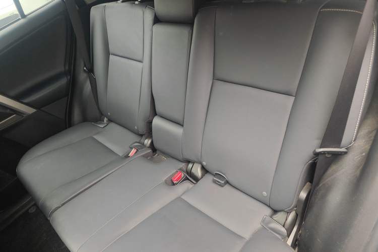 Used Toyota RAV4 2016 2.0L CVT Two-Wheel Drive Smart Edition China V Standard Left Rear Seat