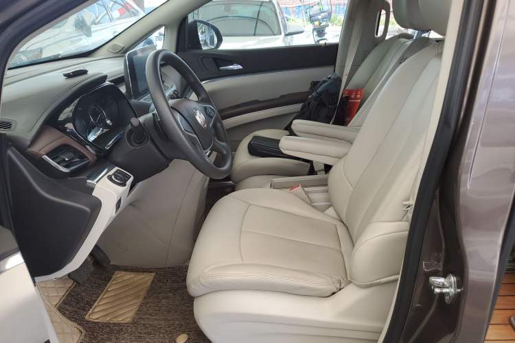 Used Buick GL8 2023 Land Executive Class Comfort Model