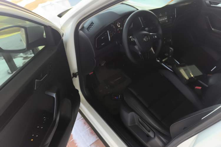 Used Volkswagen T-ROC 2018 280TSI DSG Two-Wheel-Drive Comfort Version China V Standard