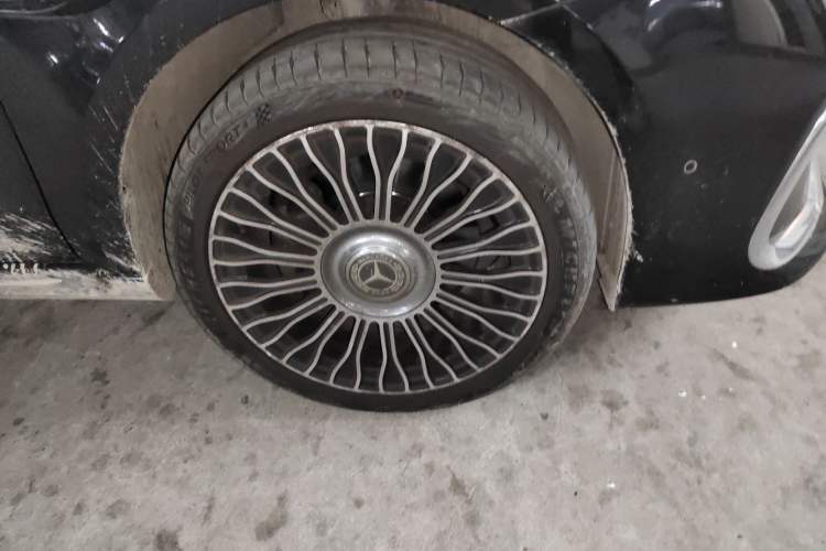 Used Mercedes-Benz Vito 2021 2.0T Business Version 7 Seats Right Front Wheel Hub