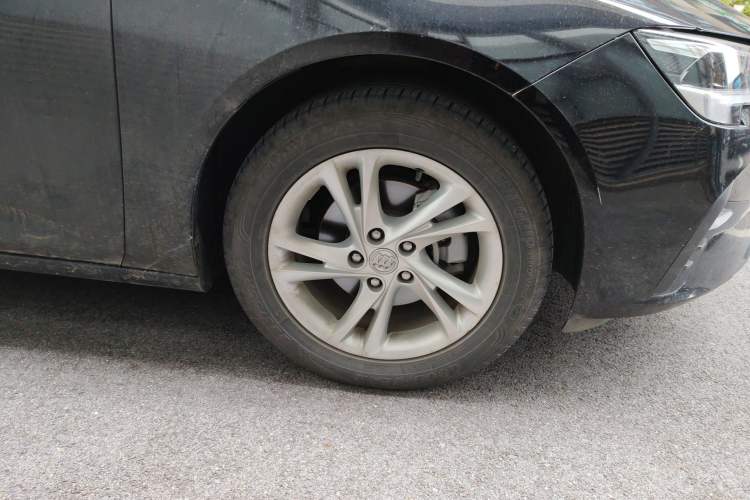 Used Buick Regal 2020 552T Elite Edition Right Front Wheel Hub