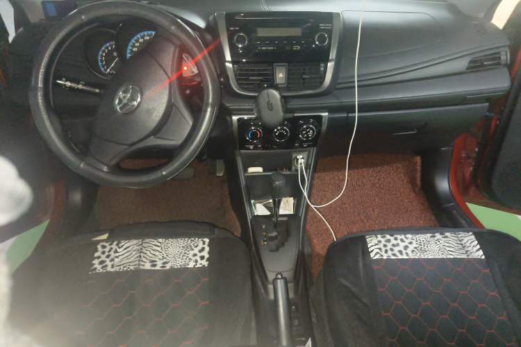 Used Toyota YARiS L Zhi Xuan 2016 Revised 1.5E CVT Charming Edition Center Console