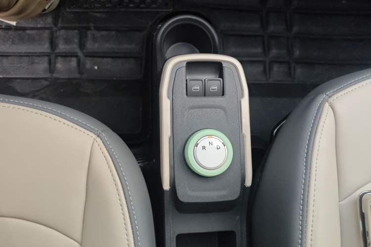 Used Chery QQ Ice Cream 2024 Edition Youth Version 205km Sundae Gear Lever