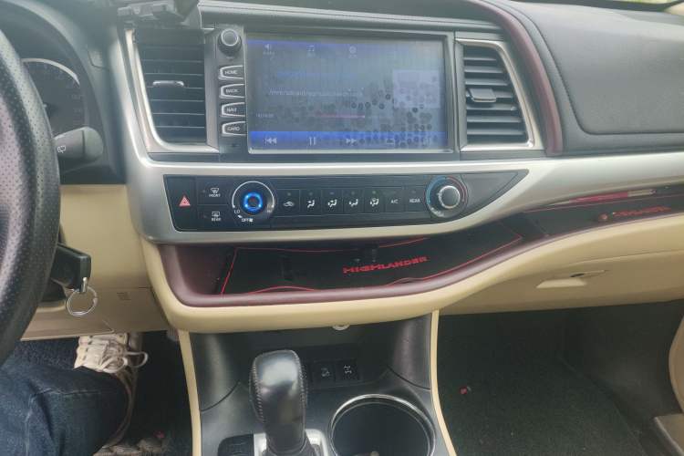 Used Toyota Highlander 2015 2.0T Four-Wheel Drive Elite Edition 7-Seater Audio And AC Panel