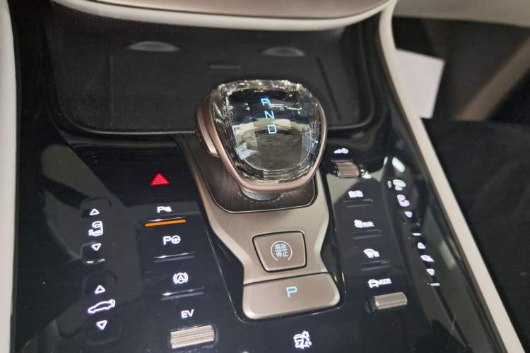 Used Denza D9 2022 DM-i 970 Four-Wheel Drive Flagship Model