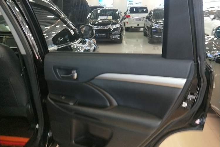 Used Toyota Highlander 2015 2.0T Four-Wheel Drive Luxury Edition 7-Seater
