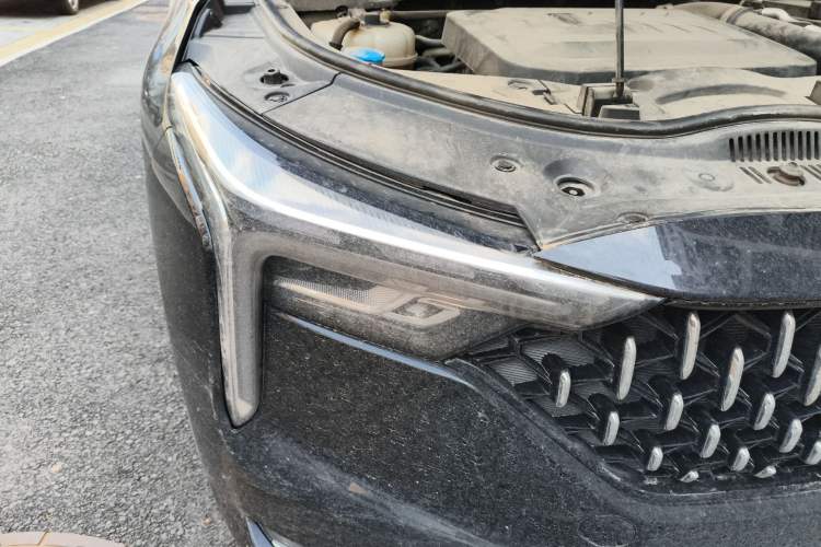 Used Bestune B70 2023 Third Generation 1.5T Automatic Enjoyment Version 70th Anniversary Edition Right Front Headlight