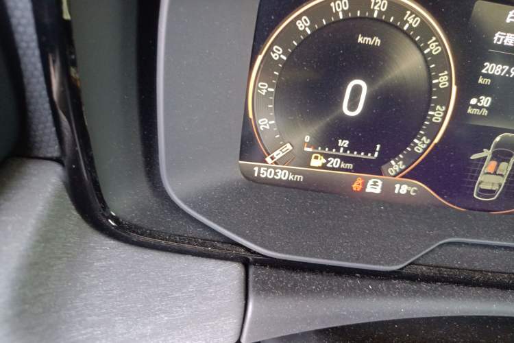 Used Lynk & Co 03 2022 2.0TD DCT JingPro Odometer Close Up