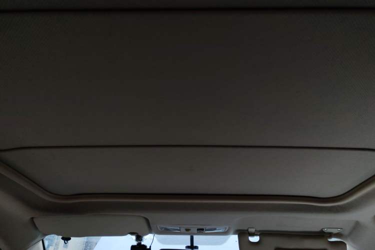 Used Soueast V6 Lingshi 2014 1.5L Manual Luxury Edition for Women