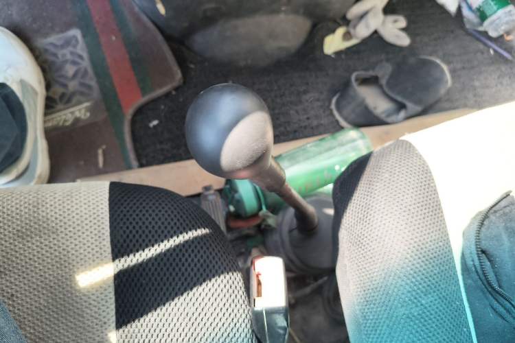 Used Iveco Daily 2020 2.5T A35 Passenger Van with Dual Tires Low Roof 5-9 Seats China V Emission Standard Gear Lever