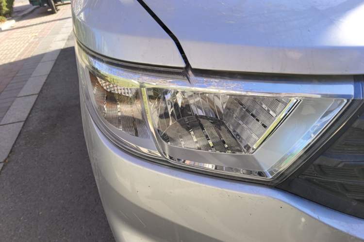 Used Wuling Hongguang V 2019 1.5L Jingqu Edition Sealed-Window Vehicle China VI LAR