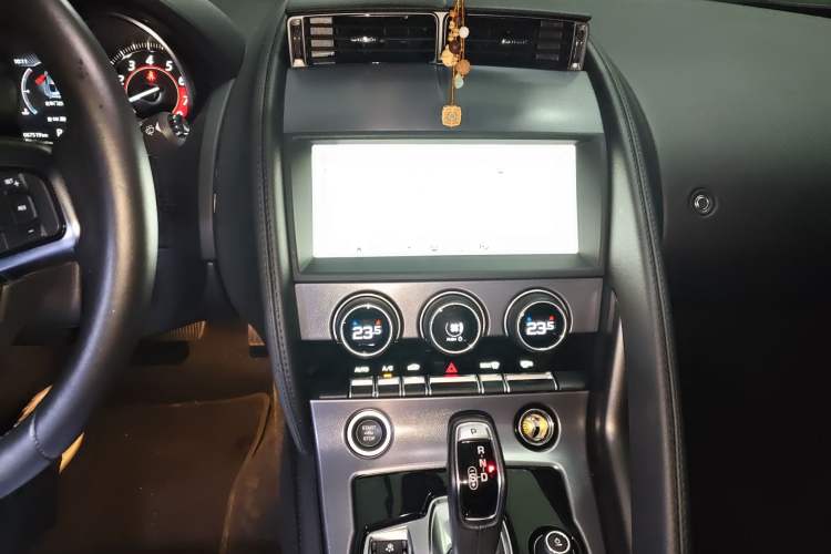 Used Jaguar F-TYPE 2019 2.0T Hardtop Version
