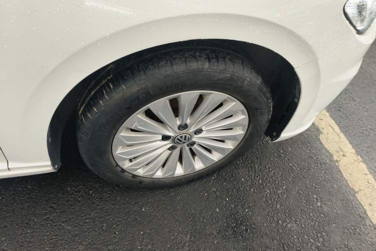 Used Volkswagen Lavida 2018 1.5L Automatic Comfort Edition China V Standard Right Rear Wheel Hub