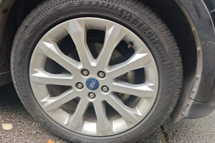 Used Ford Kuga 2013 1.6L GTDi Two-Wheel-Drive Trend Model Right Front Wheel Hub