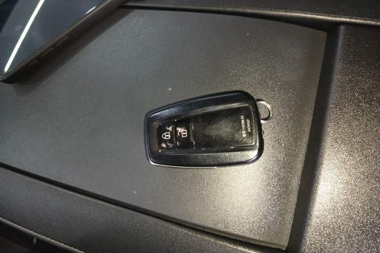 Used Toyota Highlander 2023 2.5L Smart Electric Hybrid Dual-Motor All-Wheel-Drive Luxury 7-Seater Interior 1