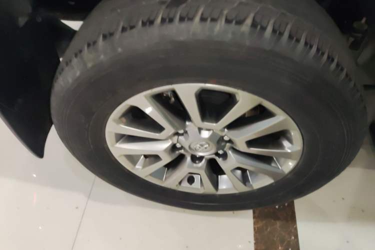 Used Toyota Prado 2018 3.5L Automatic SX Right Rear Wheel Hub