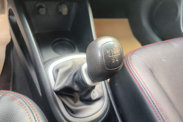 Used Kia K2 2015 Sedan 1.4L MT GLS Gear Lever