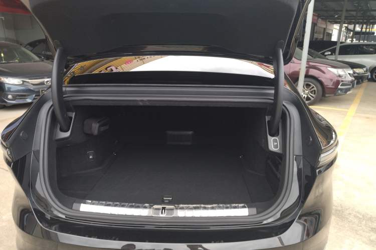 Used Nio ET9 2025 100kWh Signature Edition Trunk