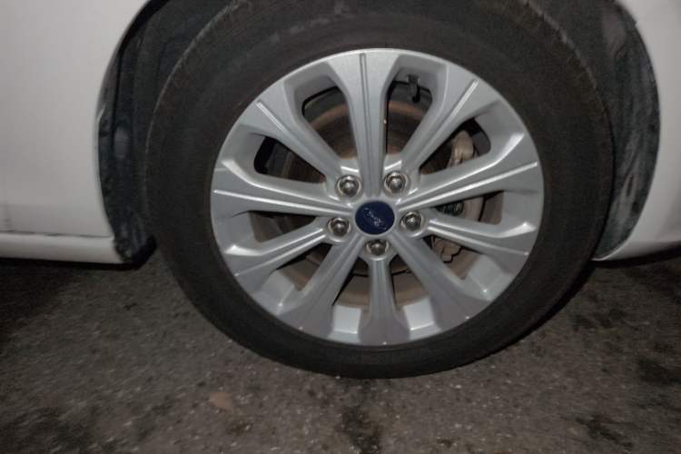 Used Ford Escort 2015 1.5L Automatic Fashion Model Right Front Wheel Hub
