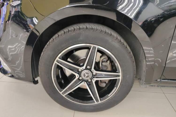 Used Mercedes-Benz V-Class 2018 V250 2.0T Extended Version 5.37 meters Middle East Edition
