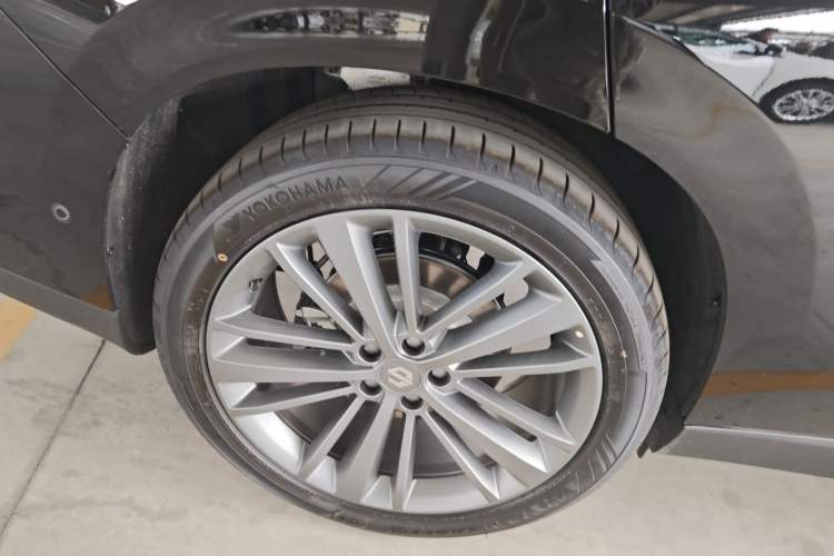 Used Leapmotor C16 2026 Extended-Range 280 LiDAR Zhizun Edition 6 Seats
