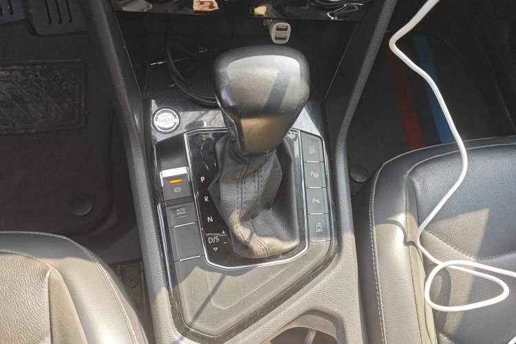 Used Volkswagen Tiguan L 2019 330TSI Automatic Two-Wheel Drive Smart Luxury Version China V Emission Standard
