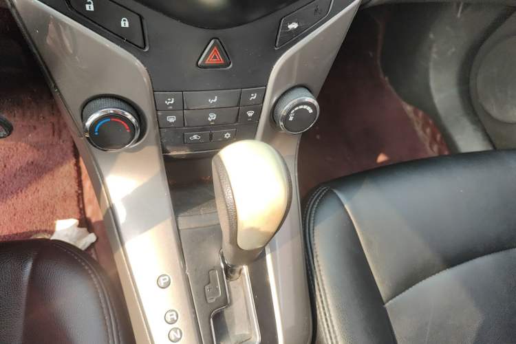 Used Chevrolet Cruze 2015 1.5L Classic SE AT Gear Lever