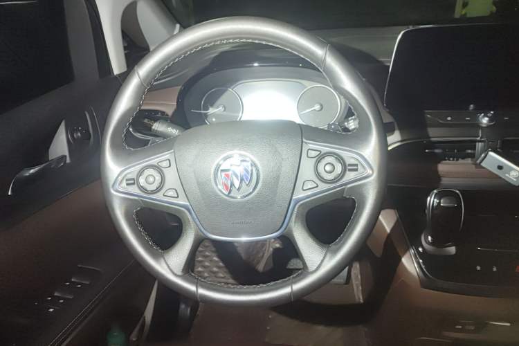 Used Buick GL8 2021 Land Cruiser Executive Class 652T Luxury Model Steering Wheel